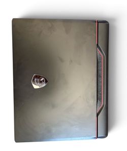 MSI Raider GE68HX 13VF with laptop cooling pad
