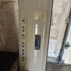 2018. Toyota Tacoma Tail Gate.   Parts