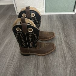 Size 4.5 Boys 