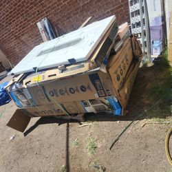 Suncast
Vista 7 ft. W x 7 ft. D Plastic Resin Storage Shed with Floor (50 sq. ft.) in Colonnade (Beige)