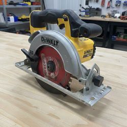 DeWalt 20V MAX 6-1/2" Cordless Circular Saw - DCS391 (Tool Only)