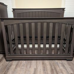 Nursery room crib set- 7 Piece