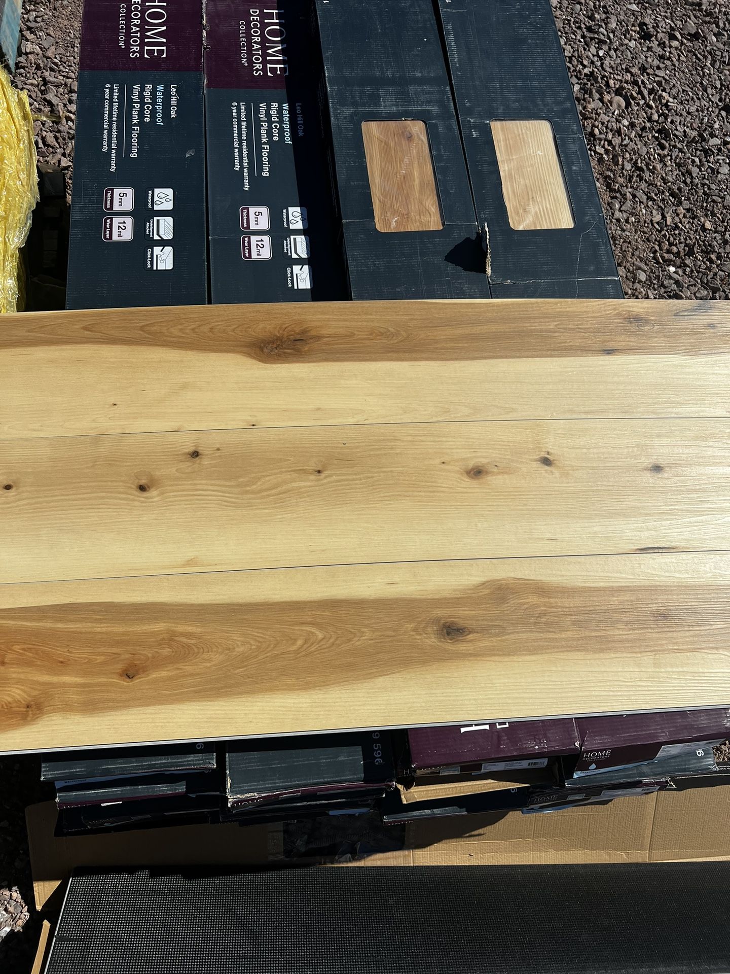 Luxury Vinyl Plank Flooring Leo Hill Oak 7 in. x 48 in. 23.8 SQFT per Case