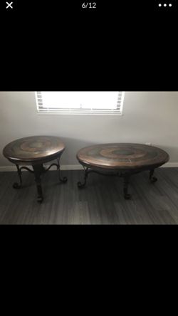 2 coffee tables, in excellent condition