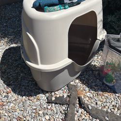 Large Litter Box Or Can Be Used As Pet Shelter 