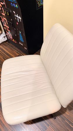 Office chair, crisscross, applesauce