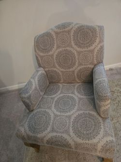 Grey Medallion Davenport Chair with Pillow
