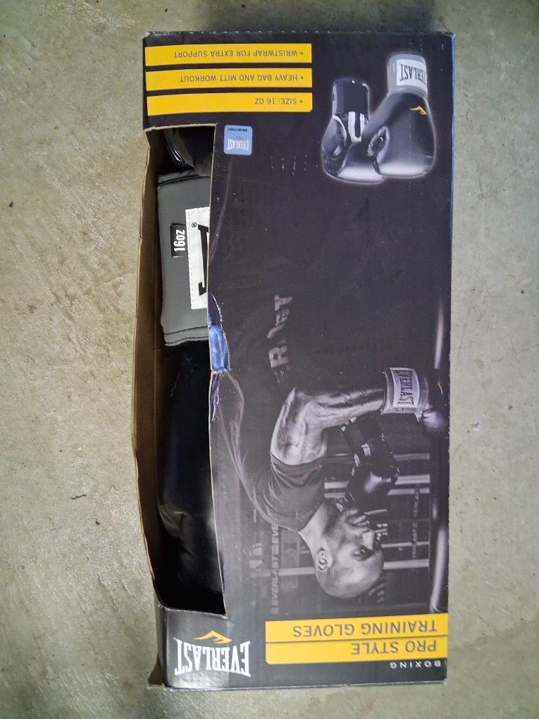 16 Oz Boxing Gloves New In Box