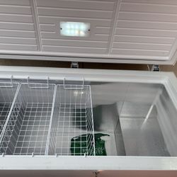 Insignia Chest Freezer 14.0 Cu Ft Garage Ready