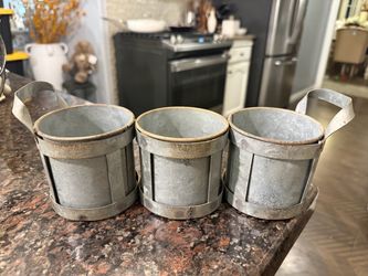 GALVANIZED METAL BUCKET PLANTERS TRIPLE BUCKET CADDY MINI PLANTER ORGANIZER IN GOOD CONDITION RUSTIC FARMHOUSE