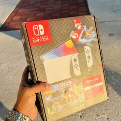 Nintendo Switch OLED | Mario Kart 8 Deluxe Edition (Financing Available)