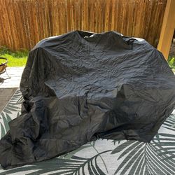 Move Sale: Huge offer: Wicker Sectional Patio Set +Awesome Outddor Rug+ A whole cover to cover set