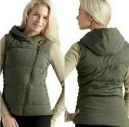 Women’s Athleta Olive Green Valencia Goose Down Hooded Puffer Vest 