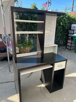 Free children’s/young adult desk