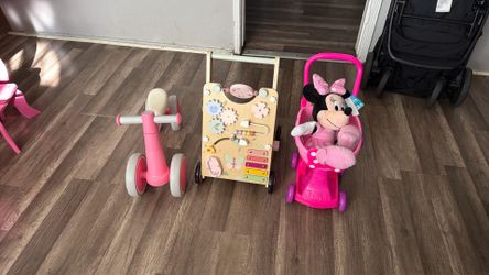 Juguetes que le ayuda a prender a caminar a las niñas