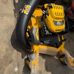 DEWALT
21 in. 196cc E-GOV Engine 3-in-1 Gas RWD Self-Propelled Lawn Mower with High Rear Wheels