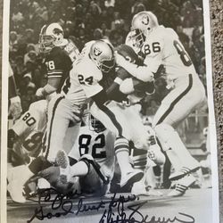 Willie Brown #24 (HOF84) Autographed Glossy 8x10 Photo