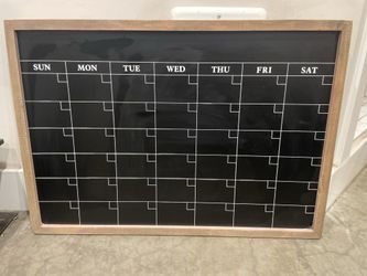 🗓️ CALENDAR CHALK BOARD - 31” x 22” - GREAT CONDITION
