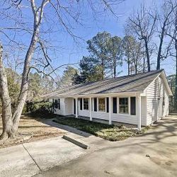 3 Bedroom 2 Bathroom - House