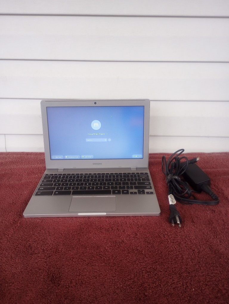 Samsung 4 (XE310XBA-K02US) Chromebook, 11.6" HD Display, Intel Celeron N4000 Upto 2.6GHz, 4GB RAM, 64GB eMMC, Card Reader, Wi-Fi, Bluetooth, Chrome OS