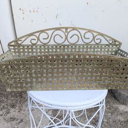 Cast iron planter