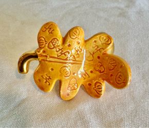 Nora Fleming "Free Falling" Oak Leaf mini charm (Item #A165) retired