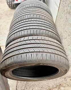 215/60/17 Hankoo set de Tires con 79% de vida las 4