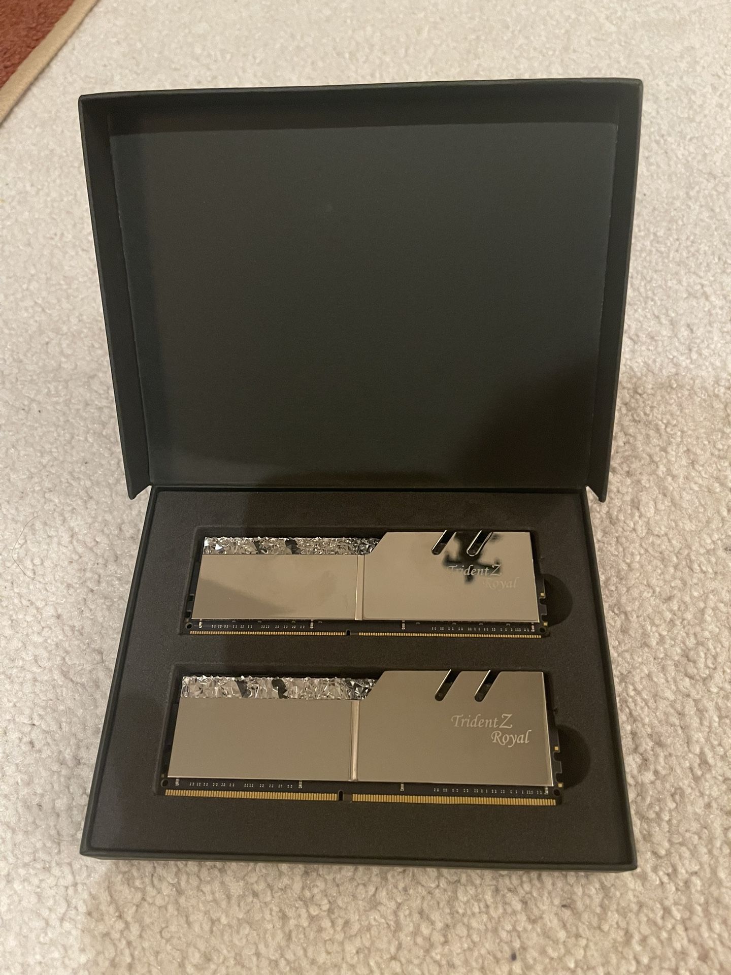 RAM 32gb (16 X 2) TRIDENT Z ROYAL DDR4 Gaming PC Parts For Sale