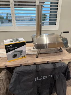 Ooni Karu Pizza Oven - wood & gas