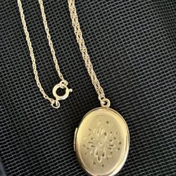 1/20 12 Kt GF Etched Locket Necklace Carl Art