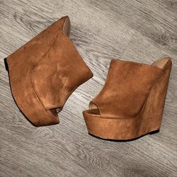 Shoe Dazzle Suede Brown Wedge 