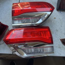 Jeep Grand Cherokee Tail Light Tailgate Oem