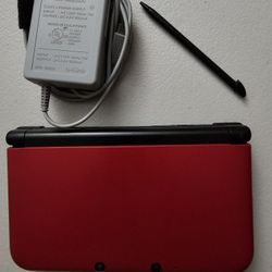 Nintendo 3DS XL In Excellent Condition With Charger And 8gb SD Card
