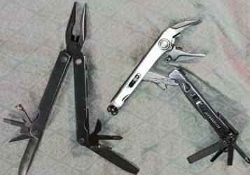 Vintage Leatherman crunch and regular other vintage Leatherman both in almost Cherry condition the crunch vintage retails for $270 I'm only asking $15