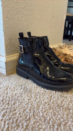 5 pairs of shoes