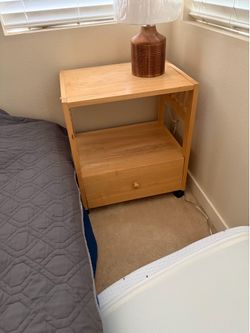Bedside Table w Drawer