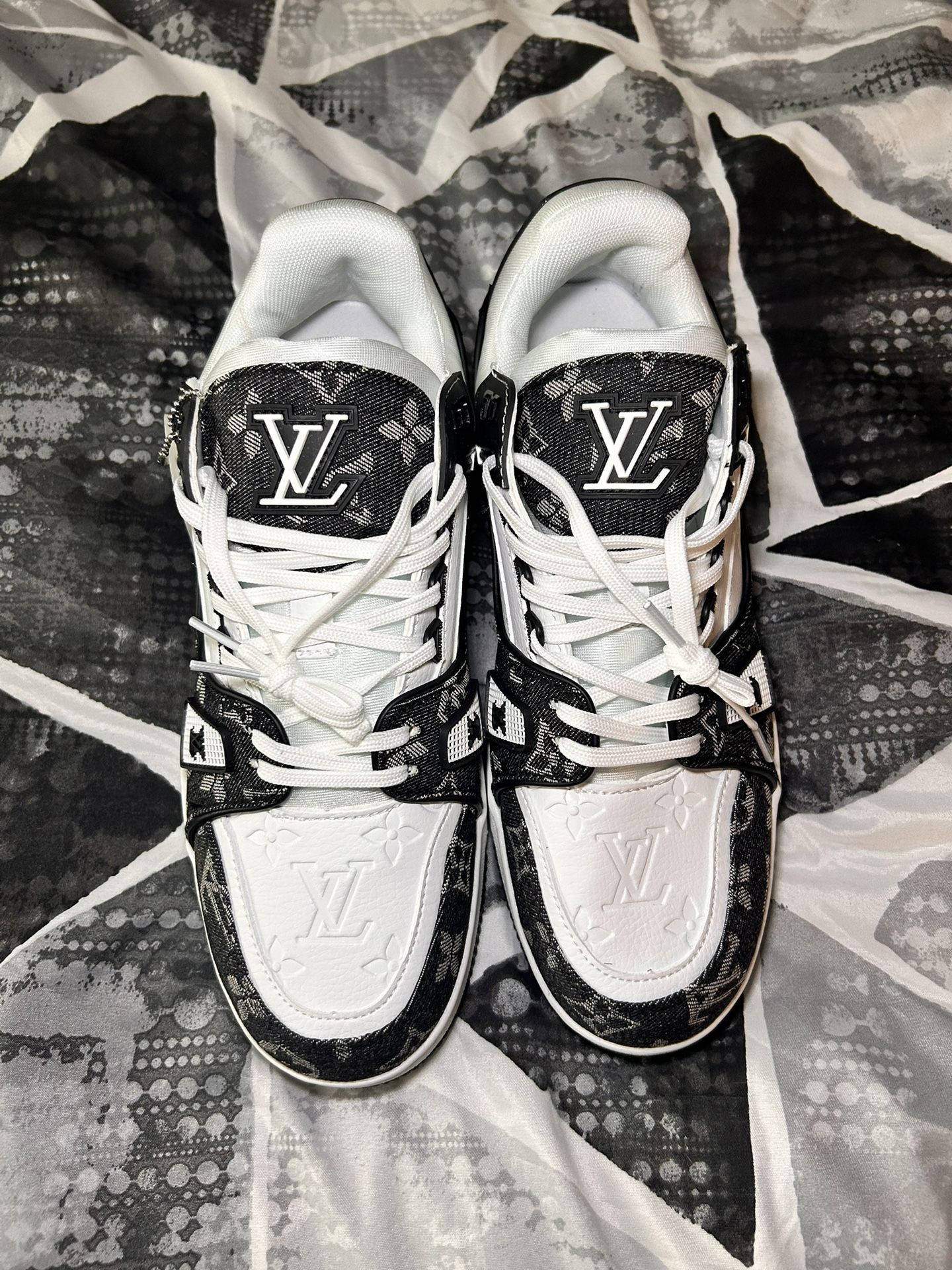 LV Sneakers Size 11 Men