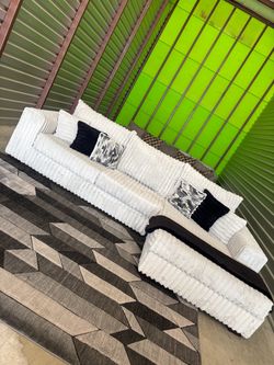 LIKE NEW Oversized sectional sofa couch (DELIVERY AVAILABLE)