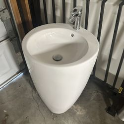 Eridanus Pedestal Sink White 