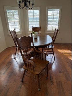 Solid Oak Dining Room Table with 4 Chairs and leaf insert.