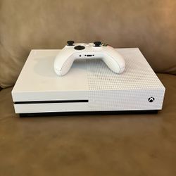 Used Xbox One S - White controller