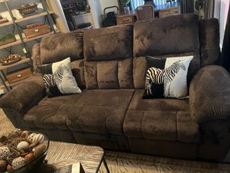101 NGorgeous Brown super soft sofa couch reclining like new excellent condition 75th Ave., Beardsley