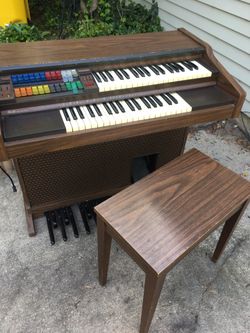 Lowry boublle deck vintage Oregon w/bass pedals plays great