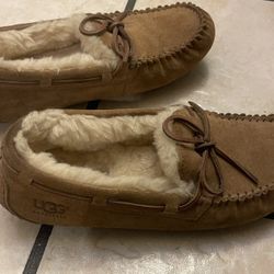 UGG Womens Dakota Chestnut Moccasin Slippers Size 9