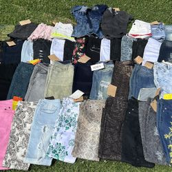 New Women’s Jeans Size 3 And A Couple 5 It’s New With Tags 50pcs