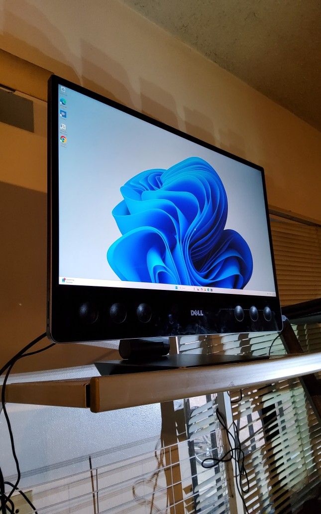 Dell XPS One 7760 Gaming Pc. 27Inch. Touchscreen, Intel-i7-3.60GHz-CPU. 24GB Ram, 1TB SSD Drive, GPU: Radeon R9