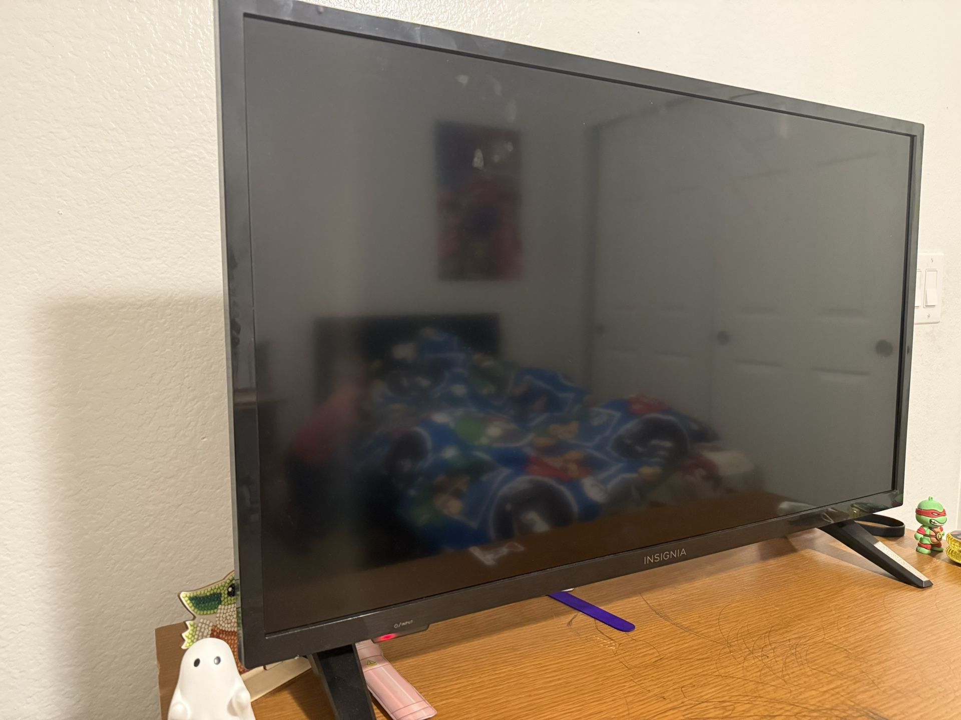Insignia 32” LED TV 