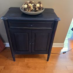 Accent  Storage table 