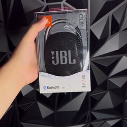 Clip 4 JBL speaker