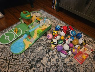 Pokémon Carry Case Playset with Poké Ball Collection and Pez Dispenser